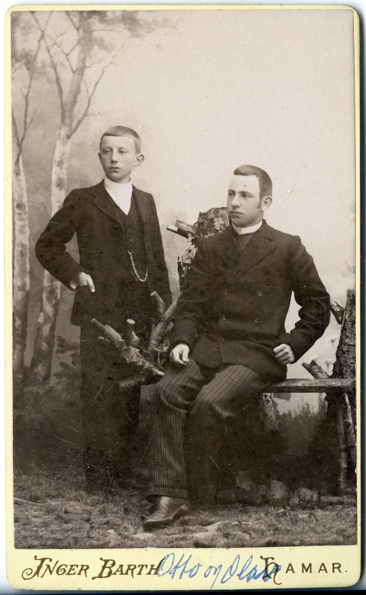Otto og Olav Skavhaugen.
Bilde er fra fotoalbum GM.036888.