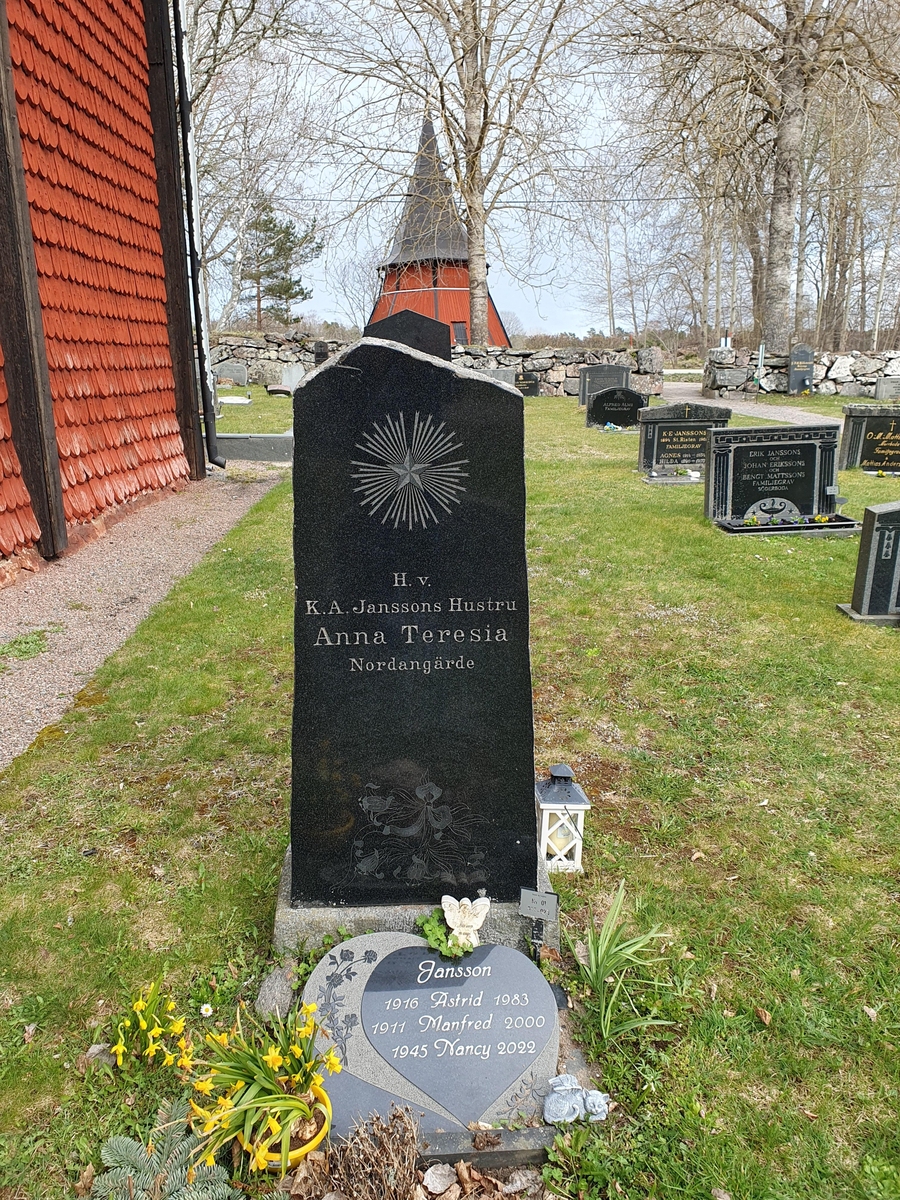 Gravvård, Gräsö kyrkogård, Gräsö socken, Uppland 2023