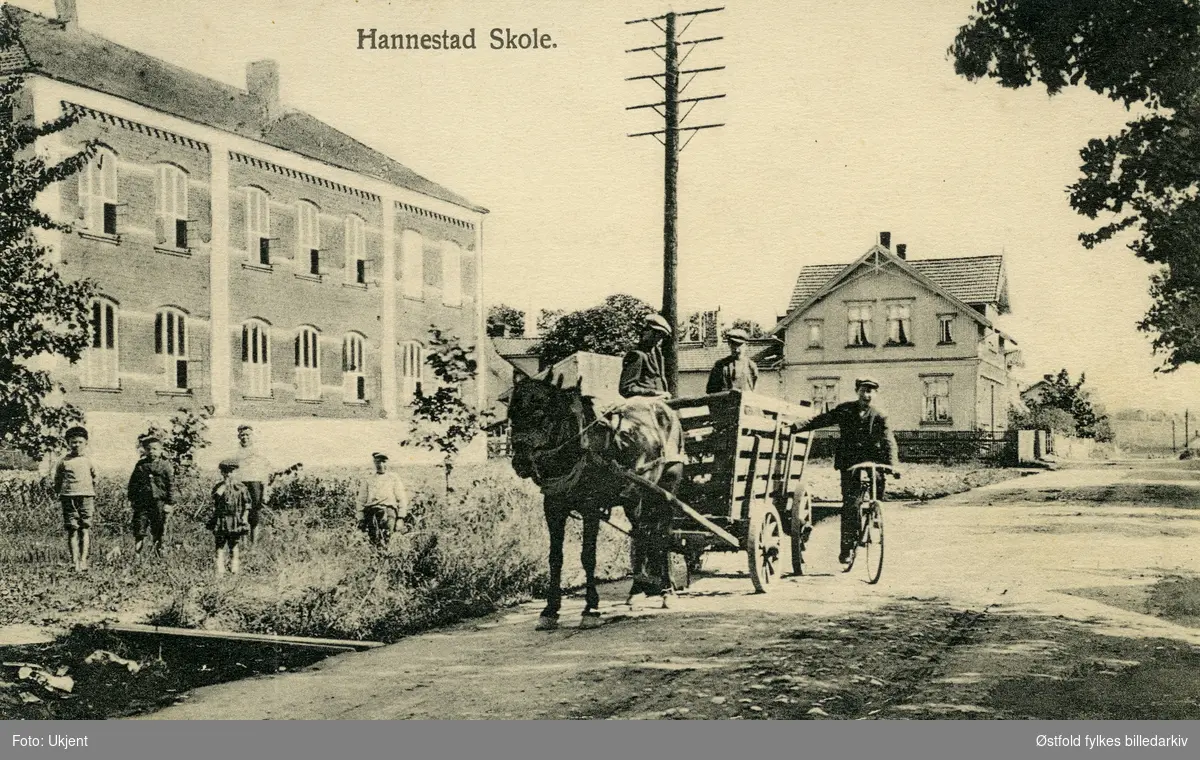 Hannestad skole i Tune ca. 1910-15. Postkort.