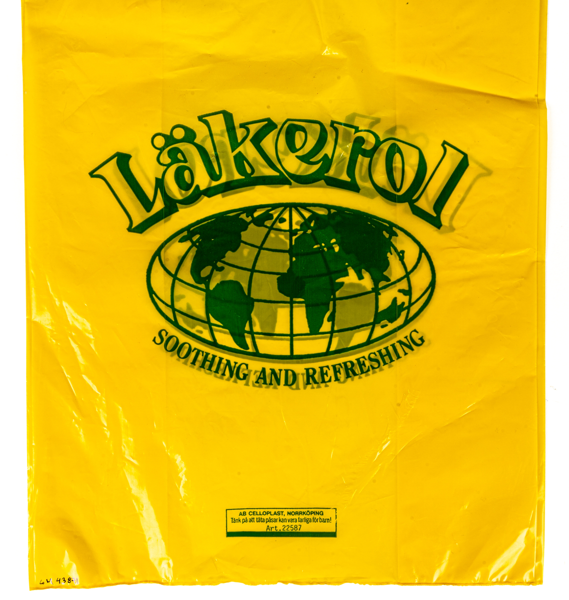 Plastpåse, gul med svart text: "Läkerol SOOTING AND REFRESHING" samt jordglob.