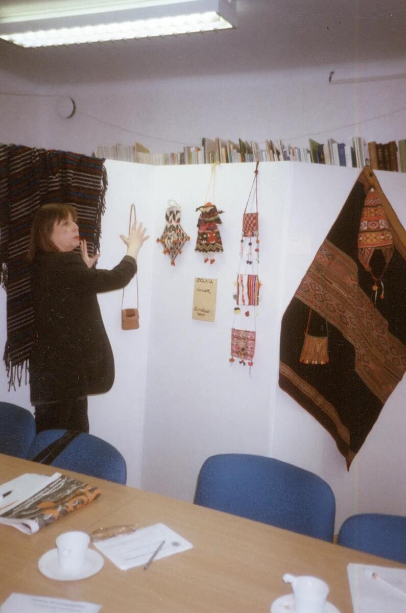 Kurs i utställning av textilier mars 1997. Kursledare Ann-Britt Bråaby.