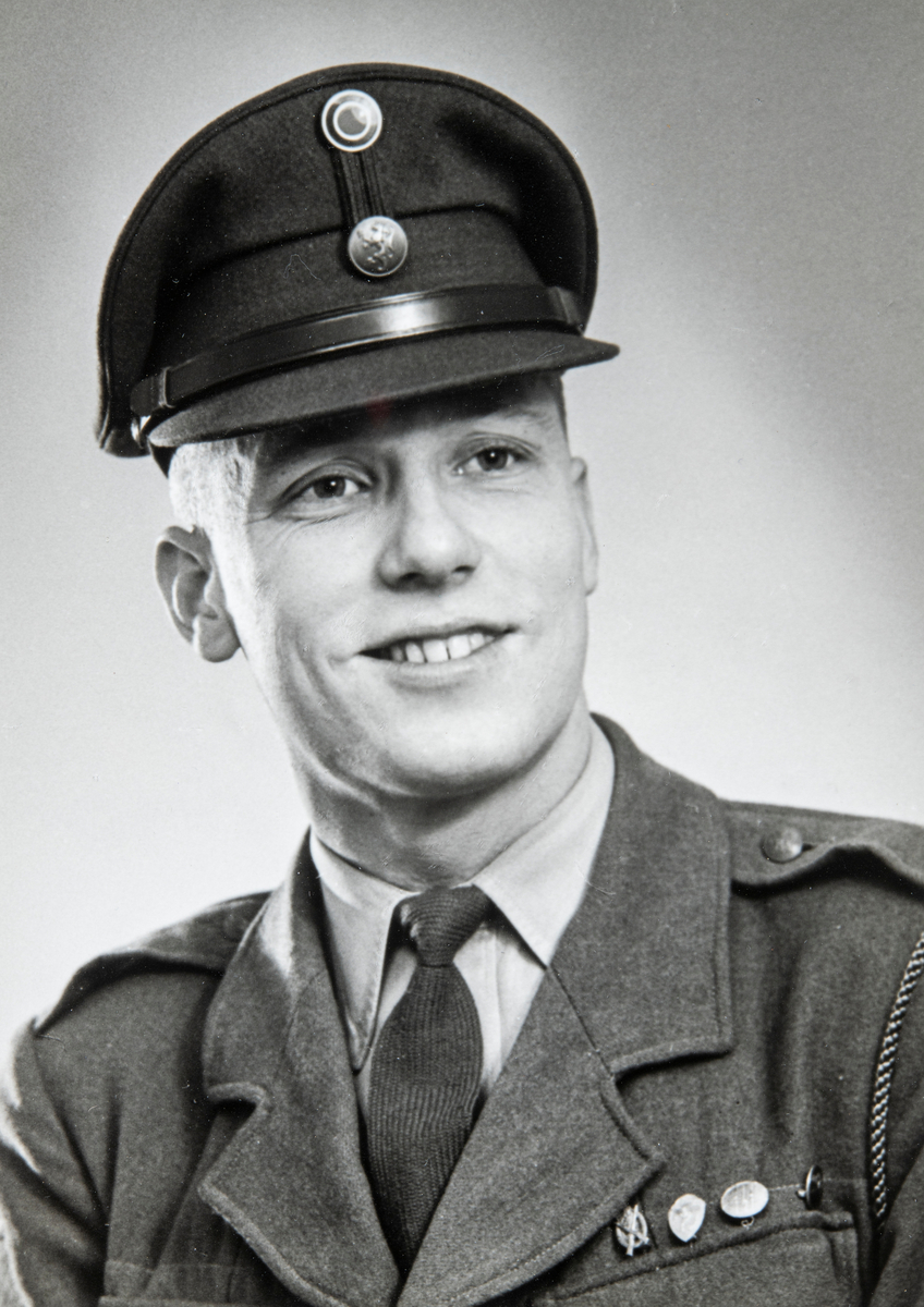 Odd Aspeli i militæruniform. Han avtjente førstegangstjenesten i forsvaret i 1956.
