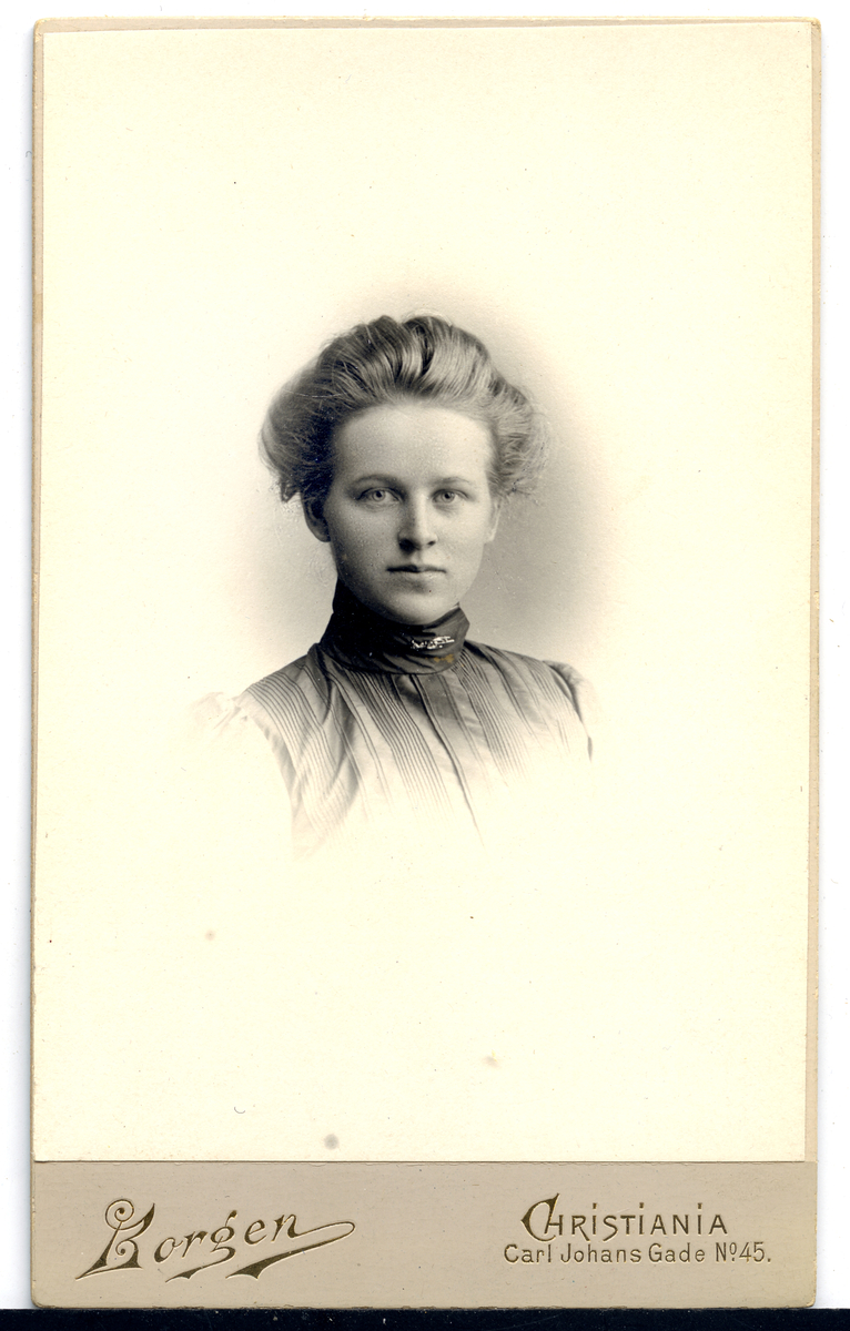 Olga Skavhaugen.
Bilde er fra fotoalbum GM.036888.