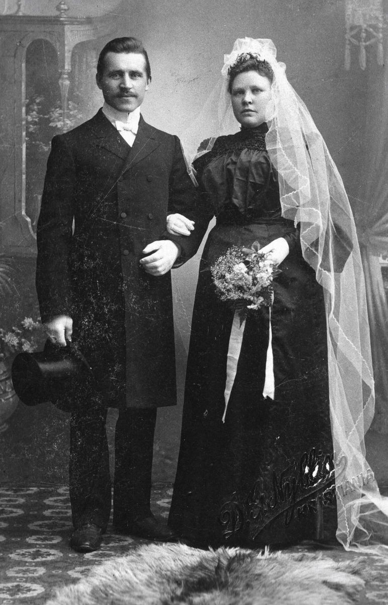Bryllaupsbilde av Berta Nyberg Bleikfet og Halgrim Bleikfet.
