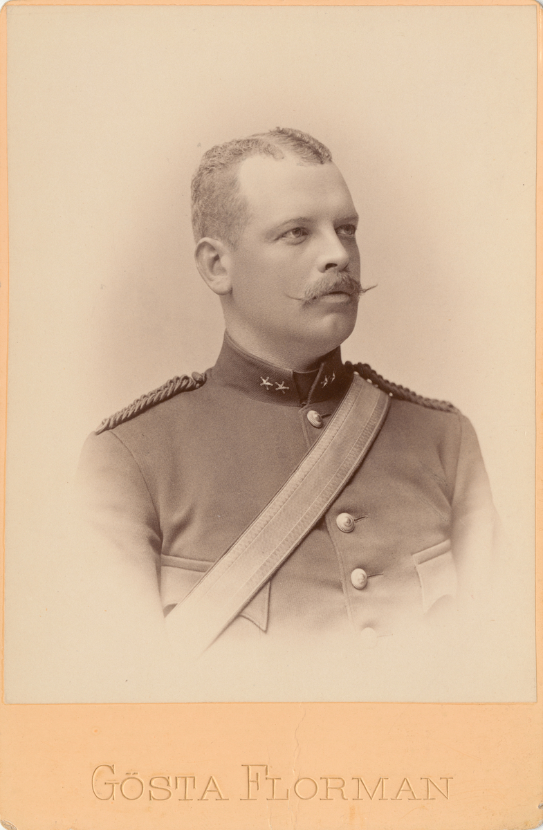 Porträtt av Lars Sparre, löjtnant vid Artilleriet.