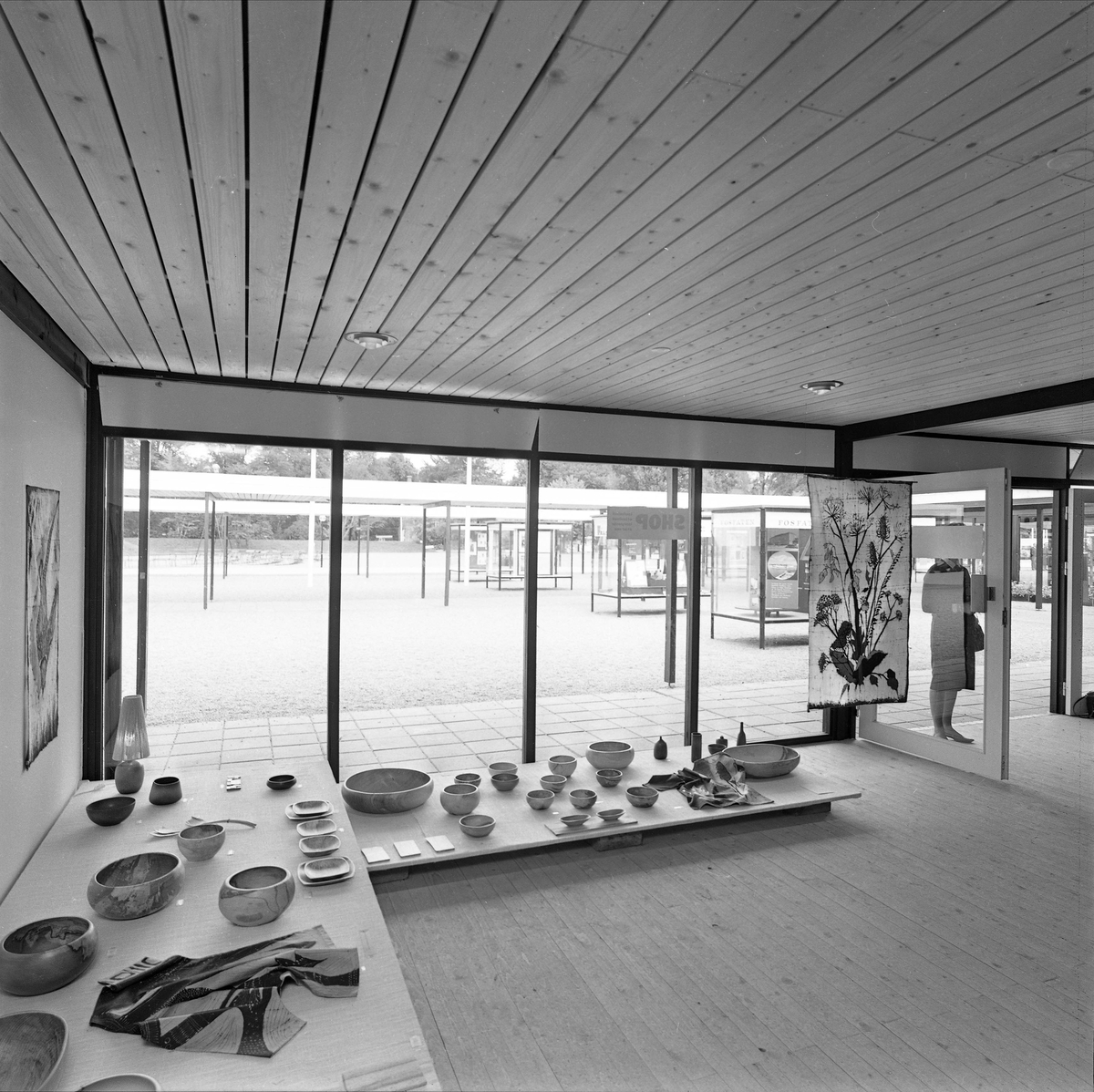 Utställning i samband med festivalen 1963. Utställningshall på kasernplan.