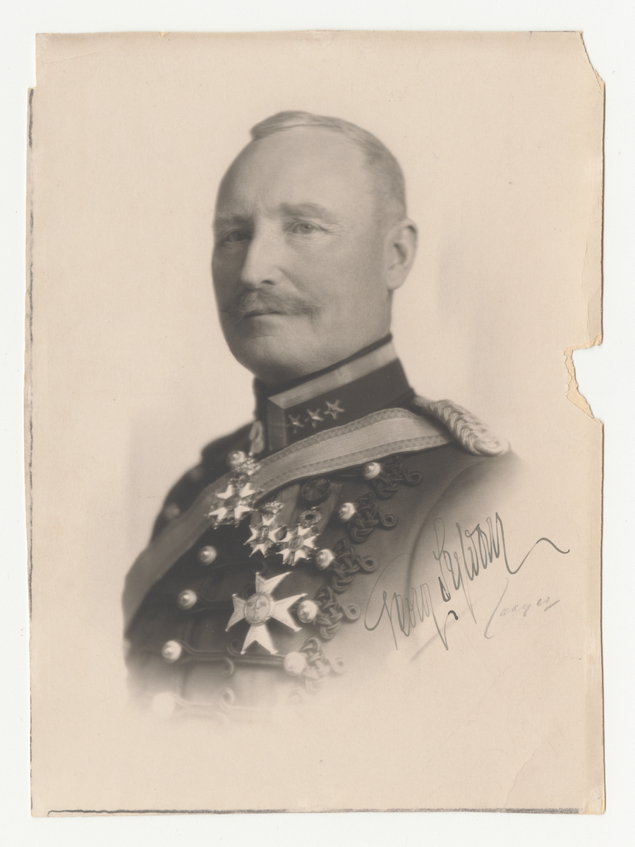 Porträtt av Georg Sylvan, överste och chef för Smålands artilleriregemente.