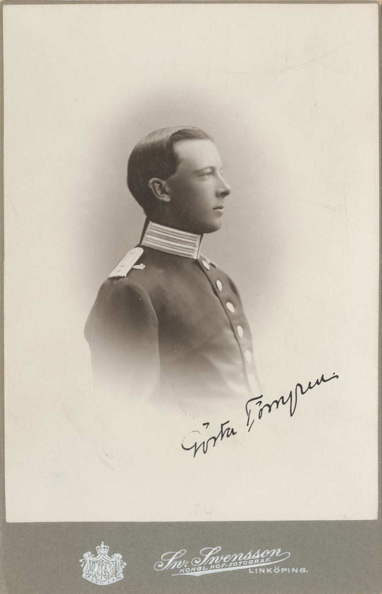 Porträtt av Gösta Törngren, löjtnant vid Andra livgrenadjärregementet.