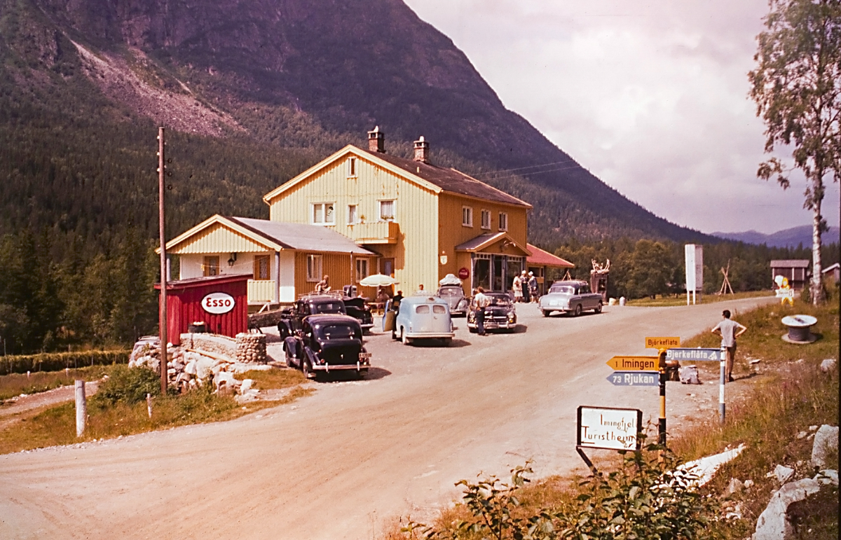 Butikken ved Bjerkeflåta i Uvdal.
Her går veien over til Imingfjell og Rjukan.