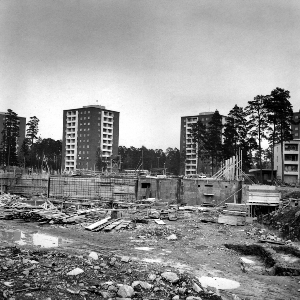S:t Iliansskolan uppförs i Västerås 1964-1965