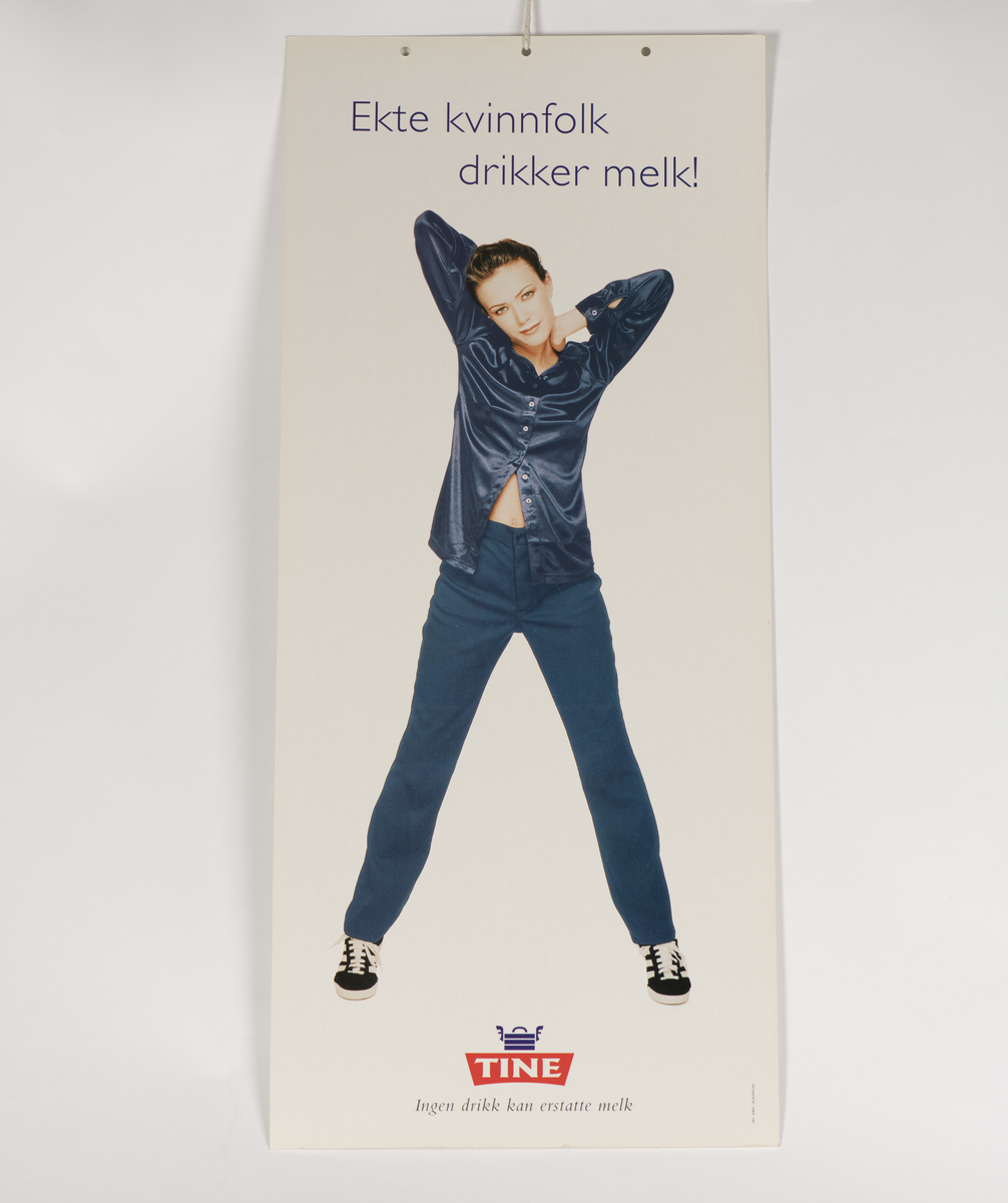 Fotografi av kvinne i blå topp og bukse, og joggesko. Hvit bakgrunn. Tine-logo nederst, sentrert.