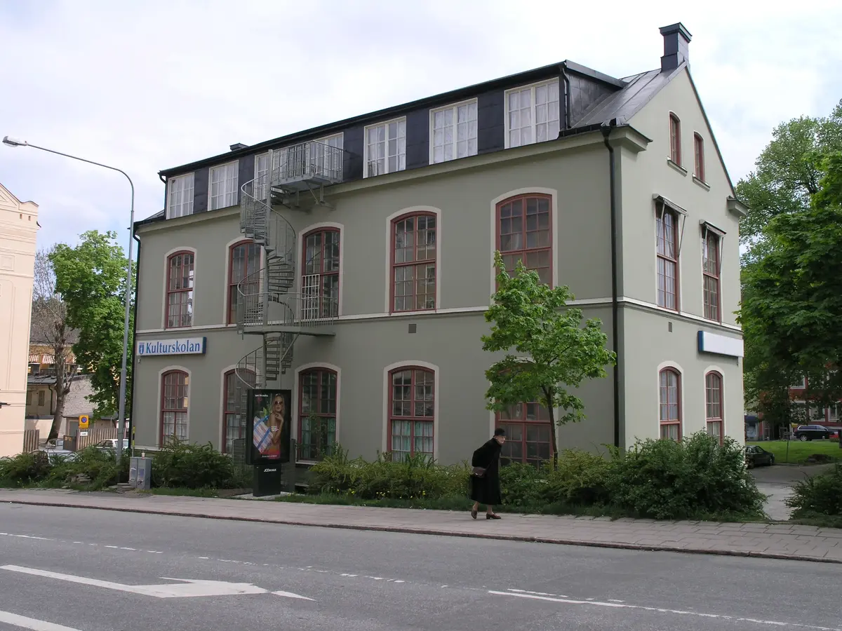 Kulturhistorisk analys och värdering av Södertälje stadskärna. 


Nedre Torekällgatan 7. Nybyggnadsår 1869; arkitekt okänd. Byggnaden är stadens första folkskolebyggnad.