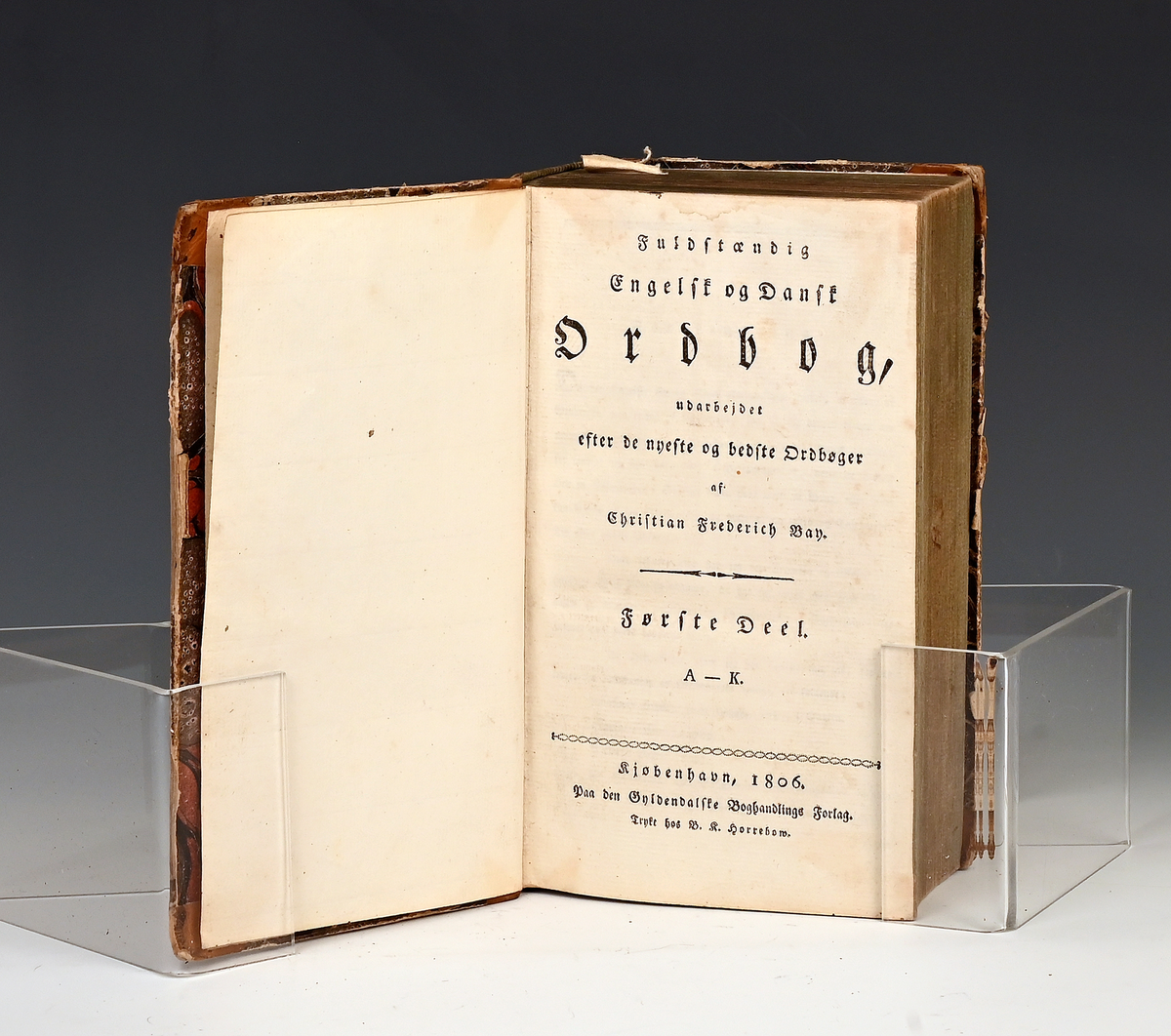 Prot:  "Engelsk og Dansk Ordbog I-II" av Chr. Fr. Bay. Kjøbenhavn 1806. I 2 bl. + 1235 s. II 1 bl. + 1237 s. 8 vo. Helskbd.

Første Deel