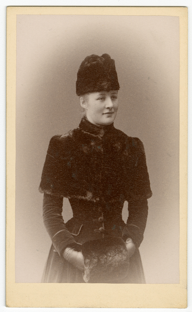 Portrett av ukjent kvinne , foto antagelig tatt på tidlig slutten av 1880-tallet tidlig 1890-tallet