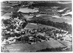 Flyfoto fra Skreia sentrum året 1946.