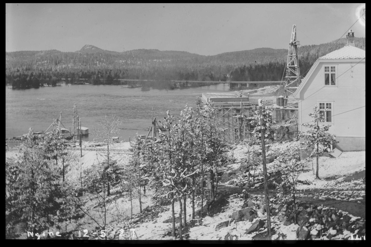 Arendal Fossekompani i begynnelsen av 1900-tallet
CD merket 0470, Bilde: 79
Sted: Flaten
Beskrivelse: Nedenfor dam