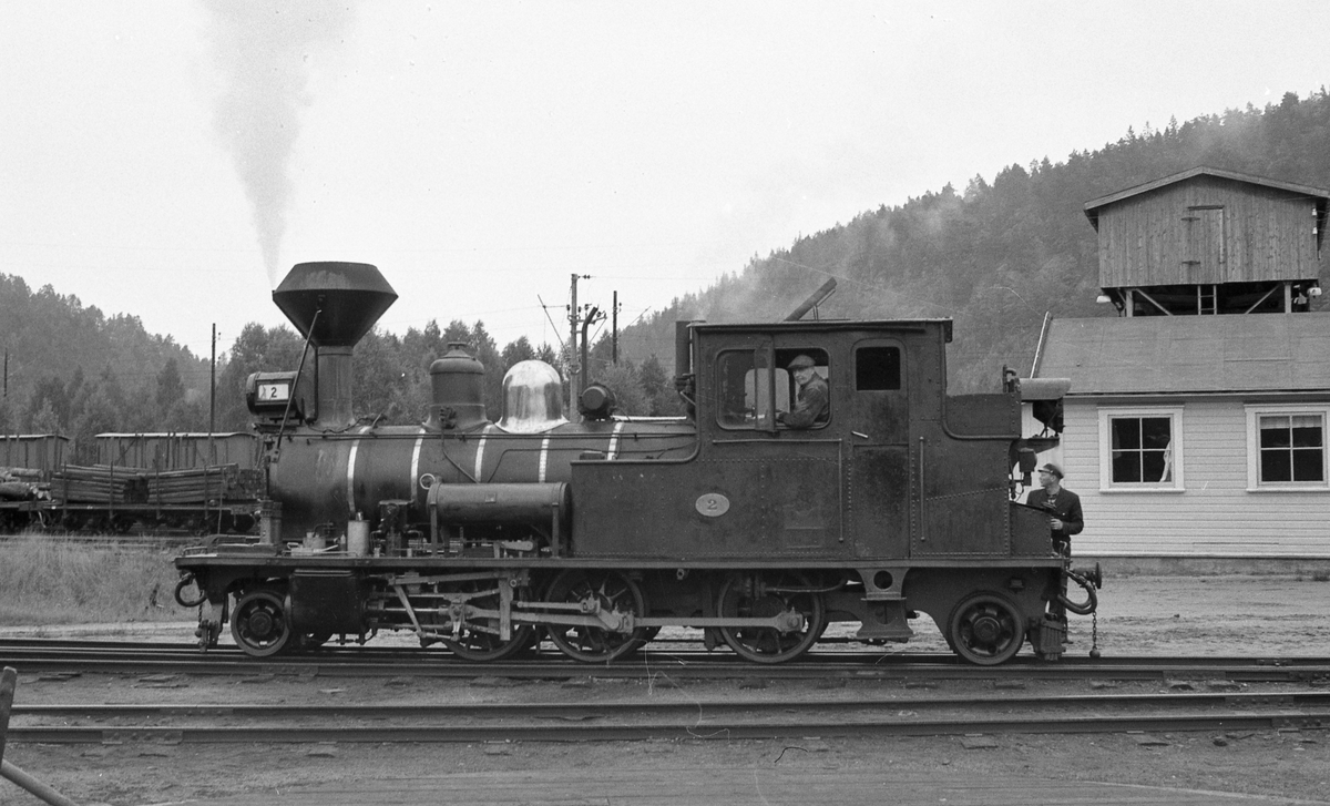 Skifting med Setesdalsbanens lokomotiv nr 2 på Grovane