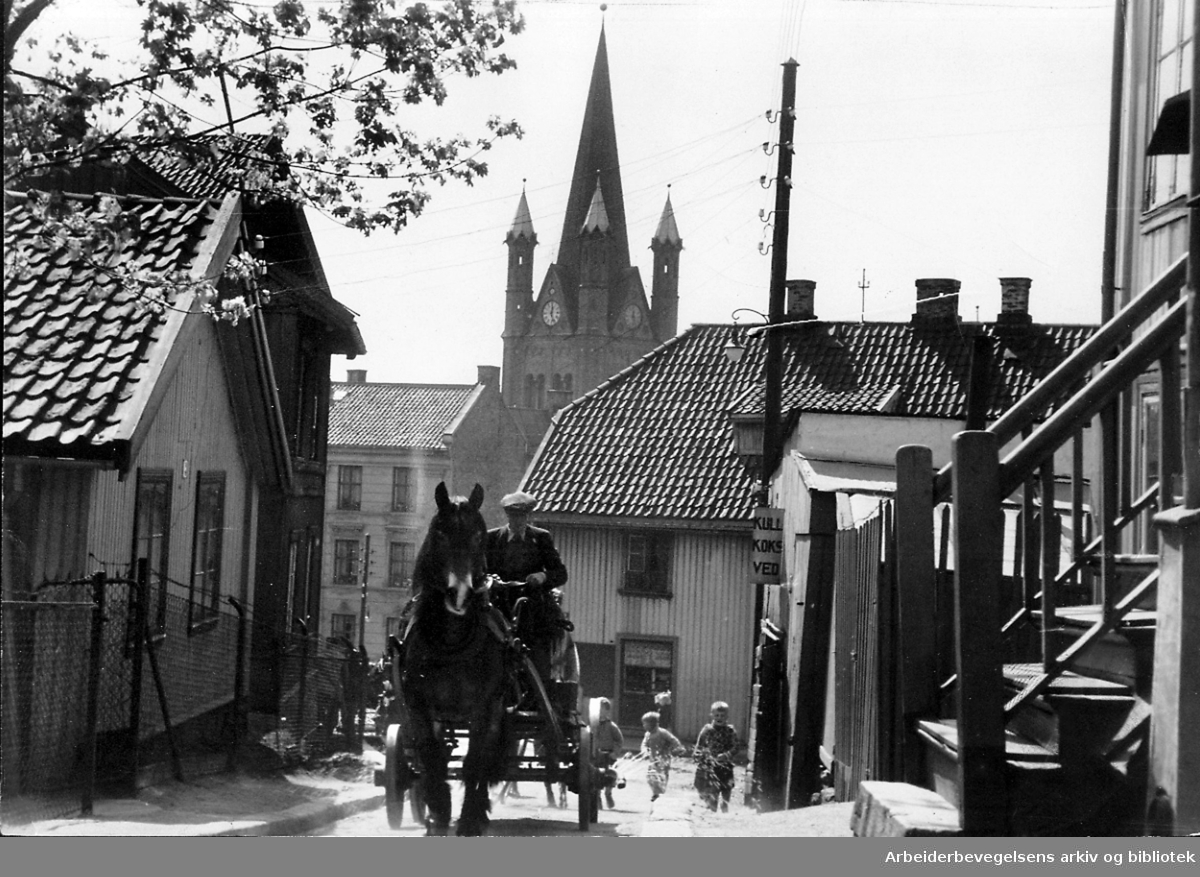Enerhaugen med Grønland kirke i bakgrunnen,.mai 1950