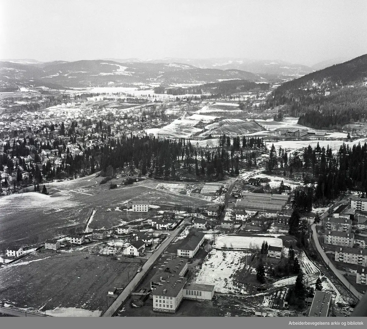 Flyfoto over Hovseter,.april 1964