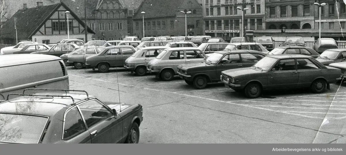 Parkering på Christiania torv,.mars 1975