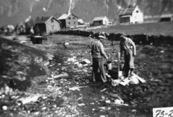 Støping av murer til Nauste bedehus. ....