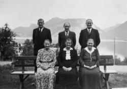 Bilde av 6 søsken tatt i bardomsheimen Finnset. ..