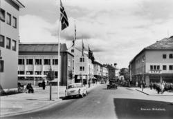 Storgata sett fra vest med bla Aandahls, Bergesen, Schistad.