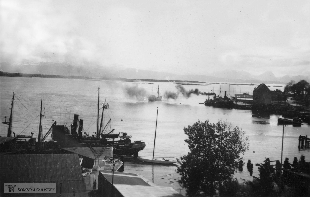 Skip ligger til kai i Molde. 1940.