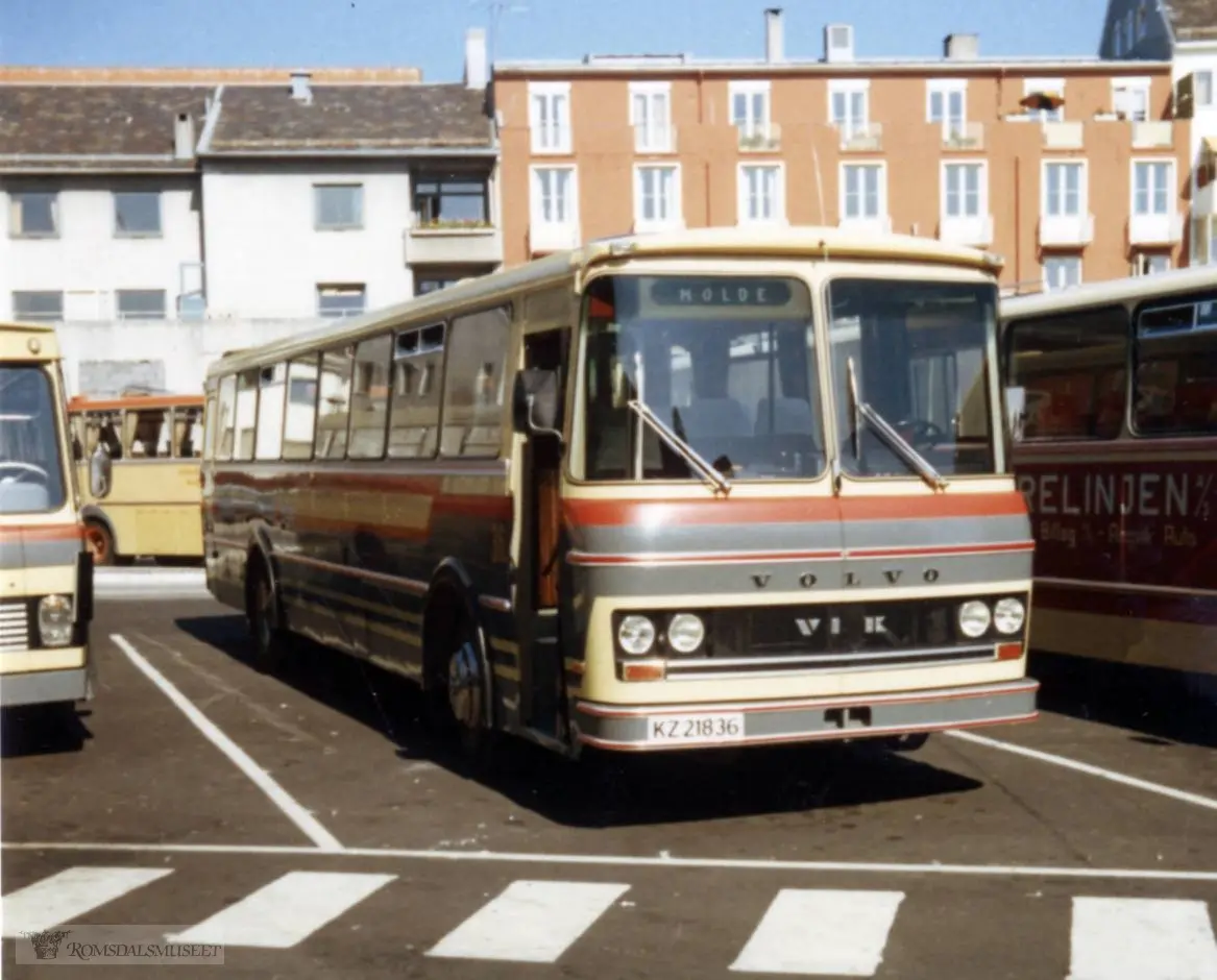 KZ21836 var en Volvo B58 turbuss, 1975-modell, og karosseriet ble bygd hos Vestfold Bil og Karosseri (VBK). Bussen hadde 45 seter. I 1996 ble bussen solgt og eksportert til Øst-Europa..KZ21836 ble levert ny til Aarø-Batnfjord-Kleive Auto som i 1979 endret navn til Molde Bilruter..(fra Oddbjørn Skjørsæter sine samlinger i Romsdalsarkivet)