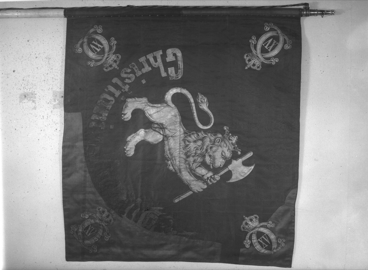2.Akershusiske infanteribrigade.C.XV.
Christiania Bataillon. Rød silkefane som FMU.002324, men CXV i hjørnene . 