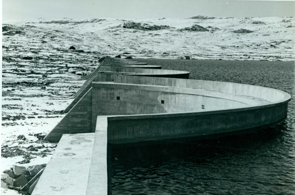 Oslo Lysverker. Stolsvassdammen er ferdig, 1948. Første fylling av Stolsvassmagasinet.