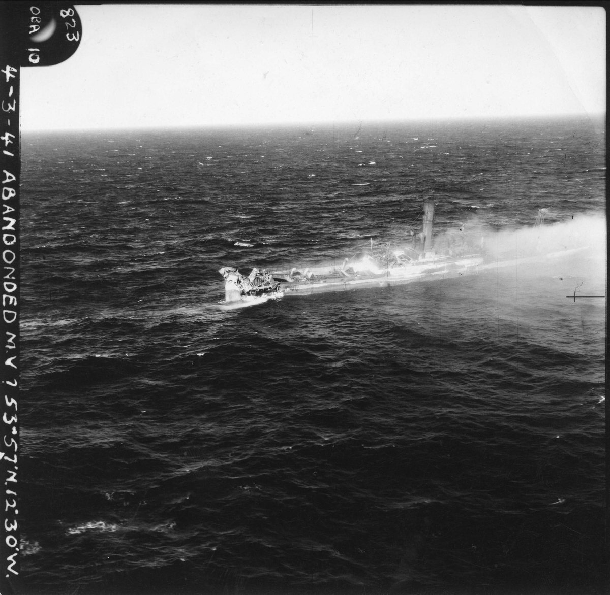 Forlatt og utbombet skip fotografert 4. mars 1941. Skvadron og tidspunkt ukjent.