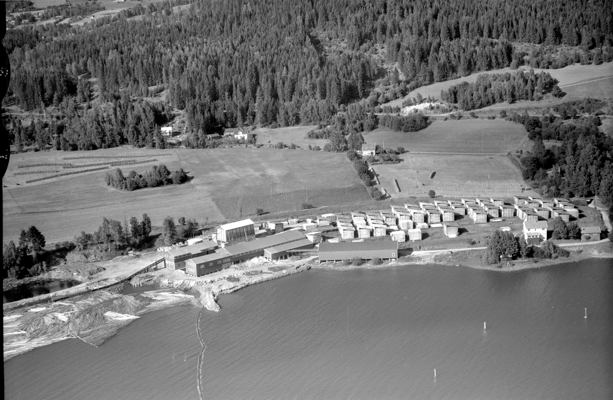 Flyfoto av Brøttum sag og høvleri, Ringsaker.