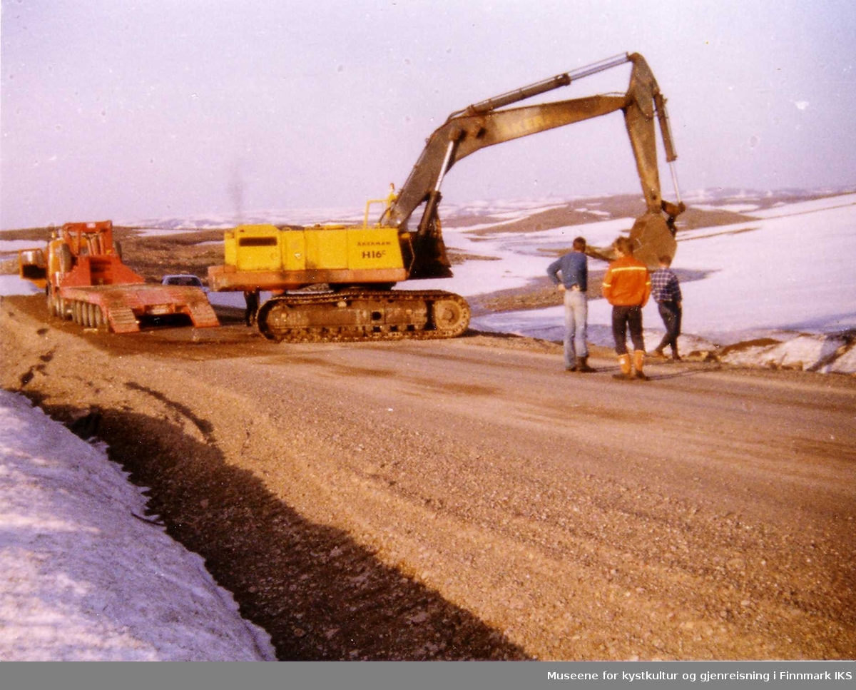 Grusing av ny veitrasè over Kongsfjordfjellet, ca 1980