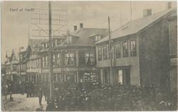 Postkort, folkemengde i Strandgata, sett mot nord, ca. 1910