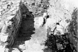 Arkeologiske undersøkelser i kjellerruin vest for drengestua