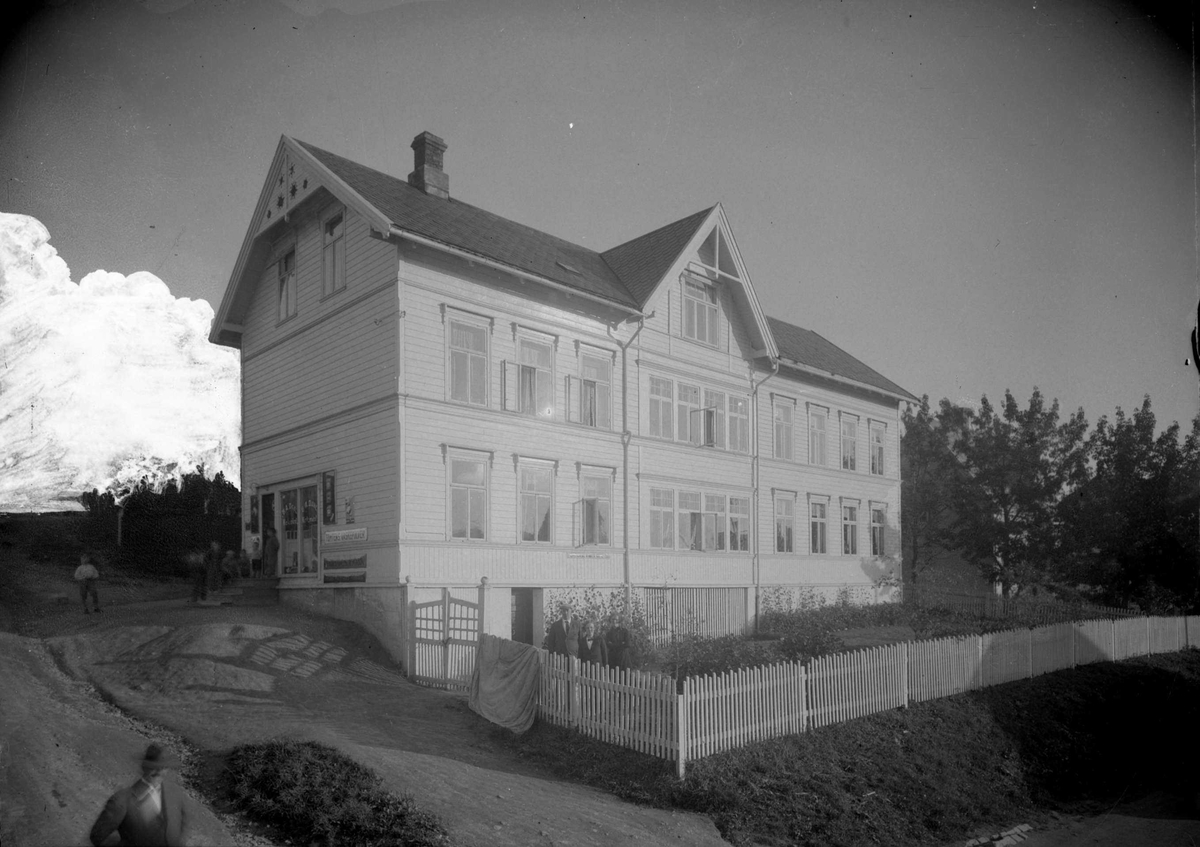 Kjøpmann B.A. Dahls hus "Nordlia" i Overlege Kindts gate 33
