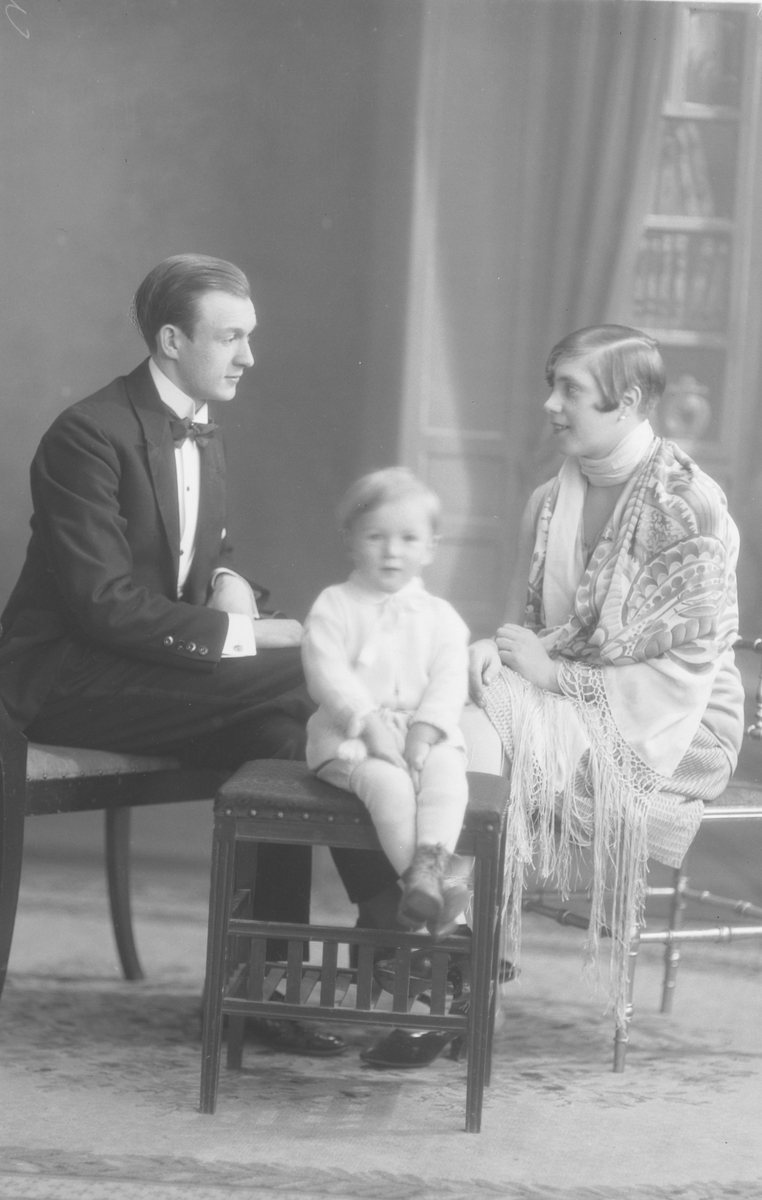 Skuespiller og sanger H. Herberth med familie