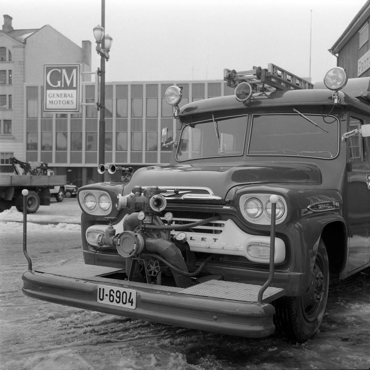 Chevrolet brannbil fotografert hos bilforhandleren A/S Anco