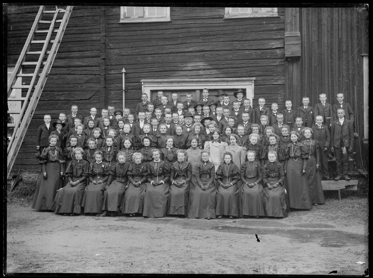 Konfirmanter på Røros i 1906