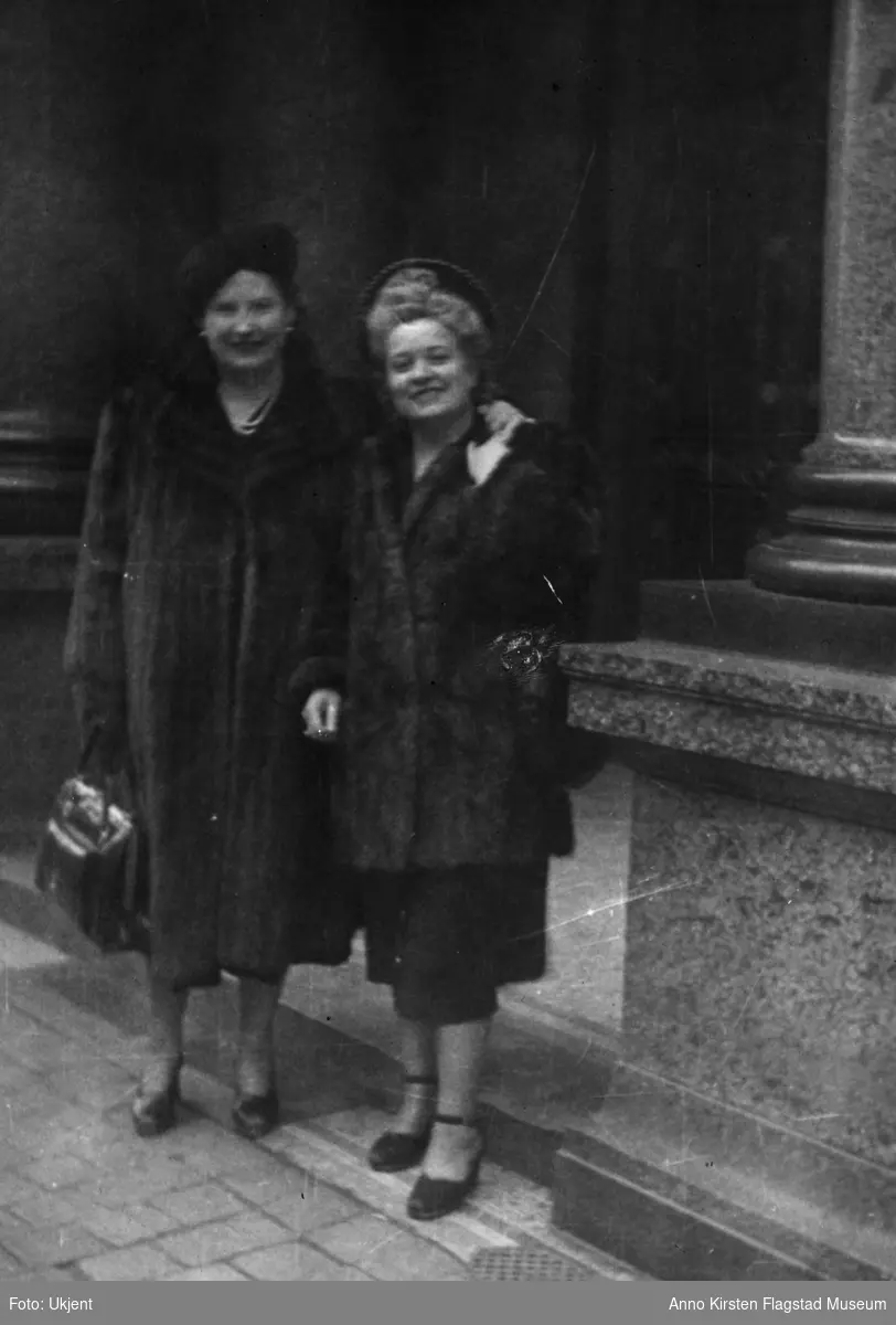 Kirsten Flagstad og Elisabeth Wysor i Brussels 1948. Kirsten Flagstad and Elisabeth Wysor in Brussels 1948. 