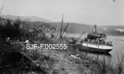 Uidentifisert dampbåt, fotografert ved kaia til Schwencke & 