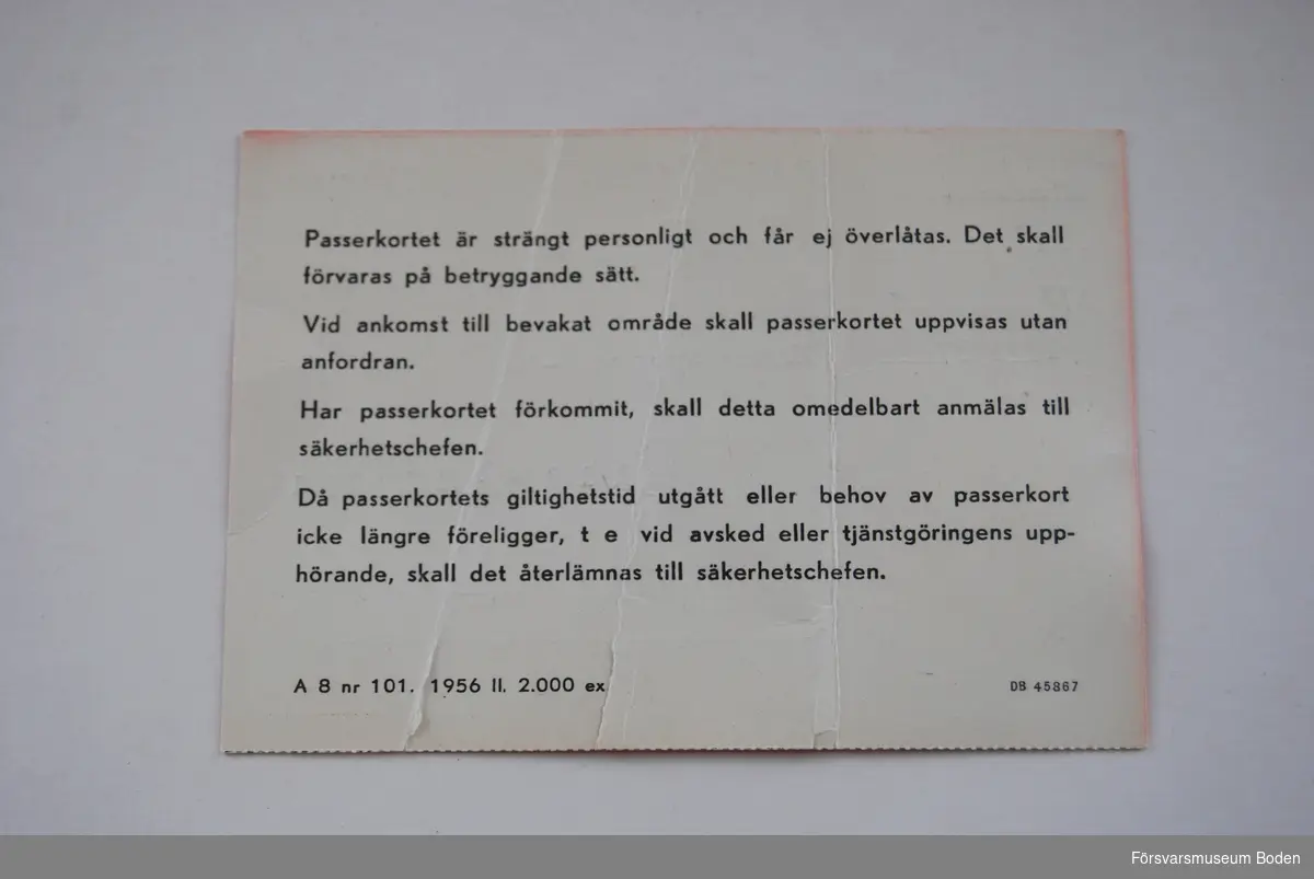 Passerkort nr 3748 för kansliskrivare Anna-Lill Nyberg, giltigt 1/1 1959-31/12 1961. Med påklistrat foto.