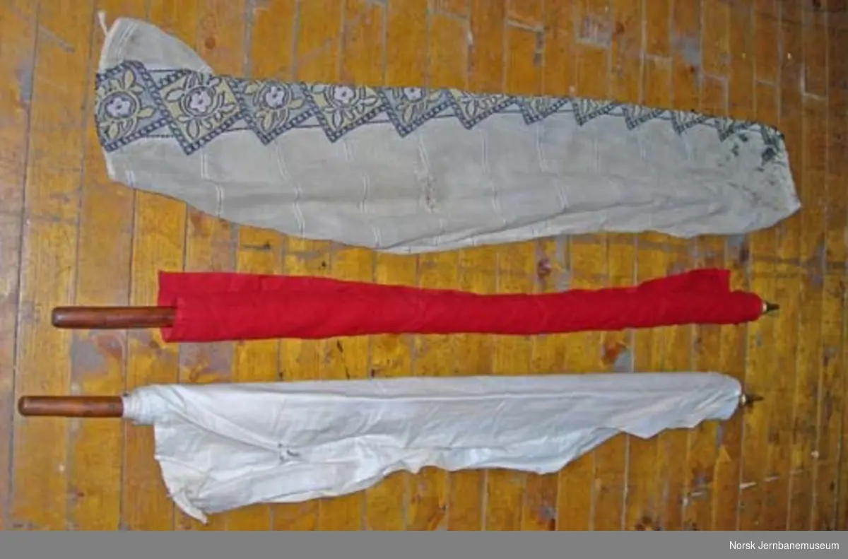 Signalflagg : rødt og hvitt i tekstilpose