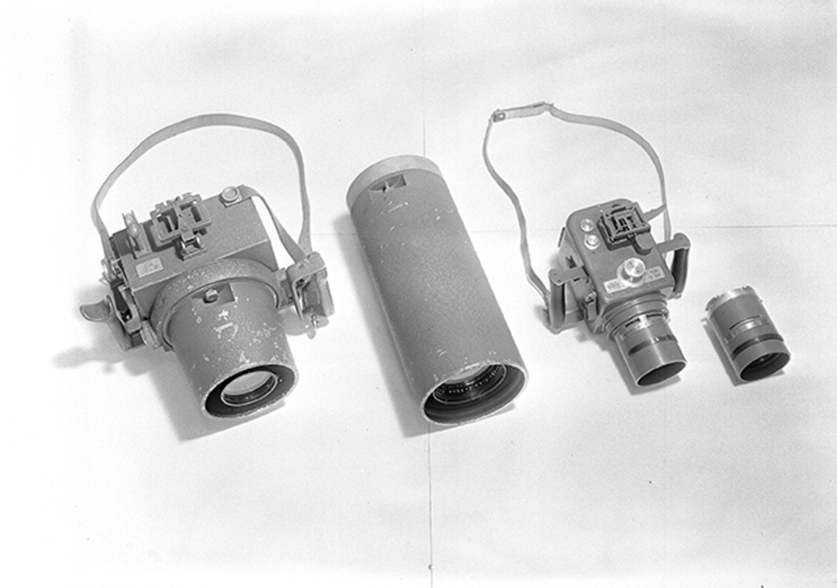 Spaningskamerorna handkamera 5 och handkamera 7, med tillhörande objektiv uppifrån.