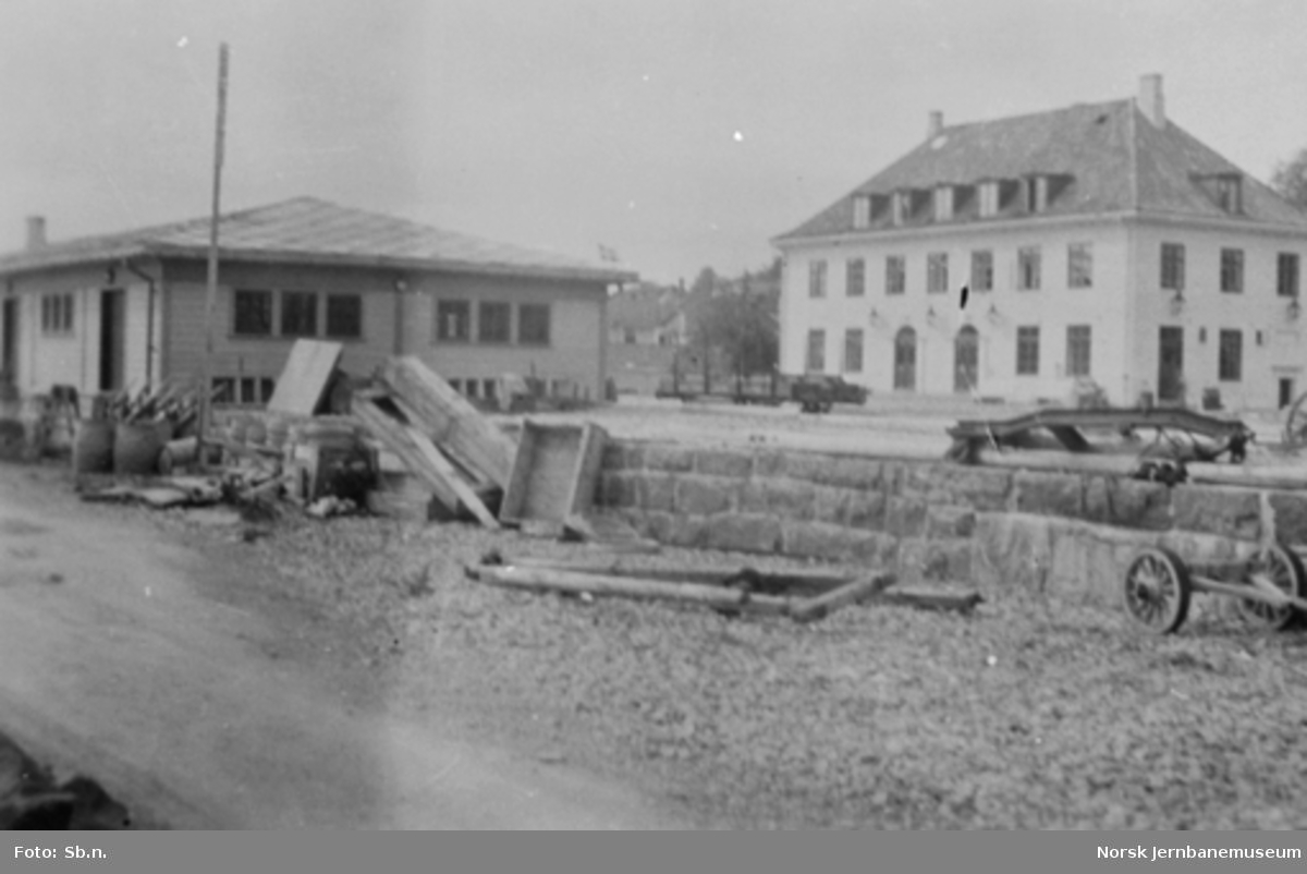Kragerø stasjonsbygning og godshus