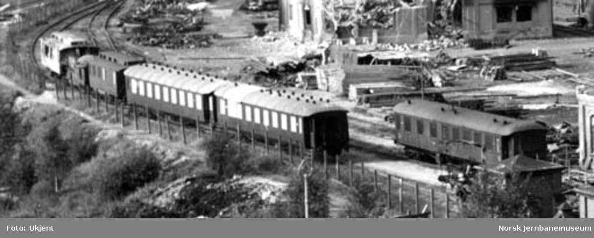 Jernbanens verksted i Narvik etter bombingen i 1940