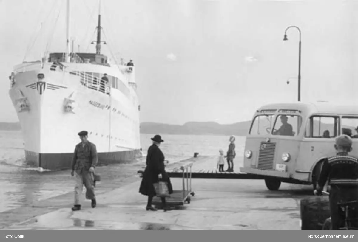 NSB Karmøyruta : korrespondanse med M/S Haugesund i Kopervik