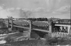 Ny jernbanebru over Glomma ved Sarpsfossen : belastningsprøv