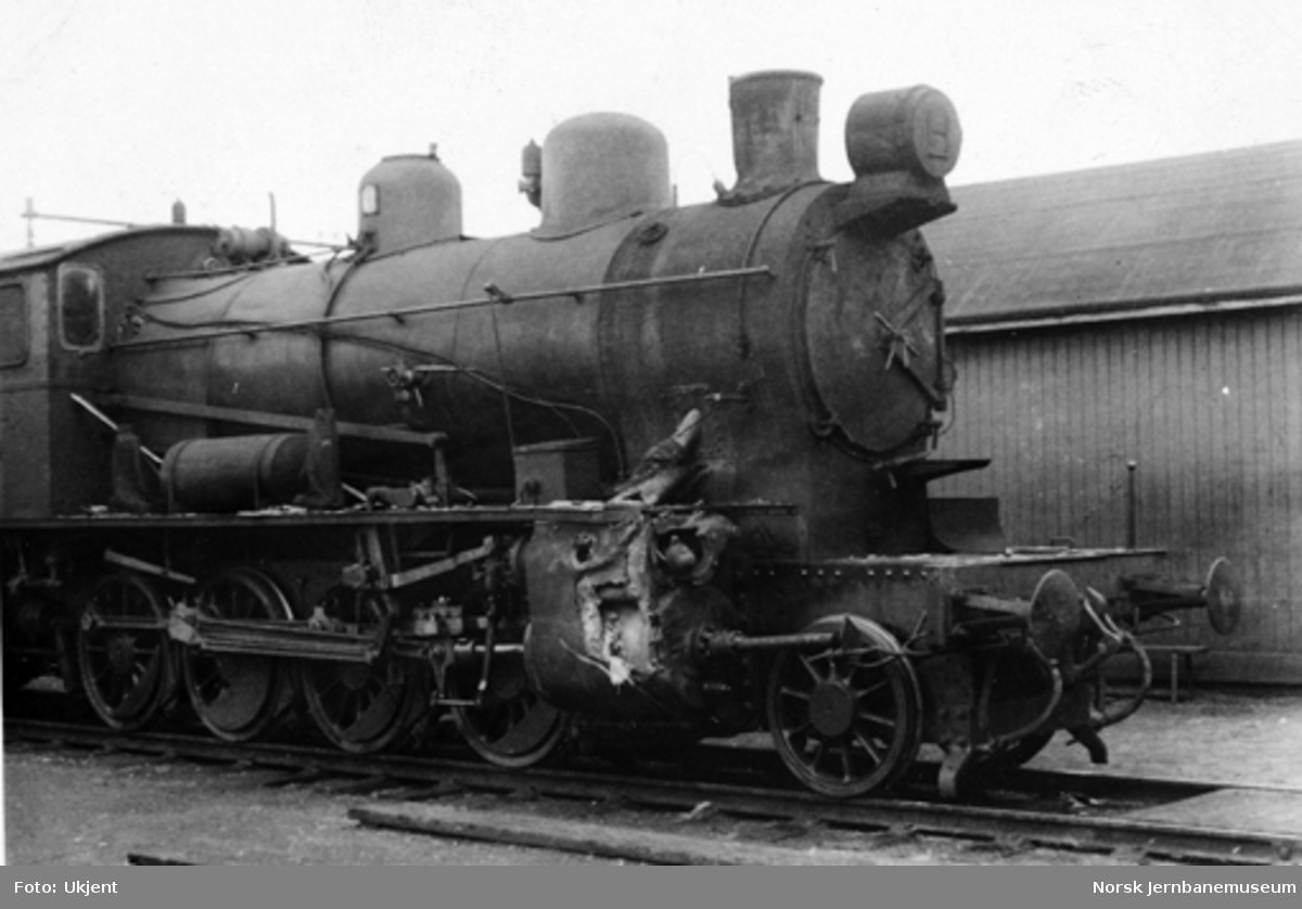 Kollisjon ved Frogner 26.8.1943 : skader på damplokomotiv type 24b nr. 264